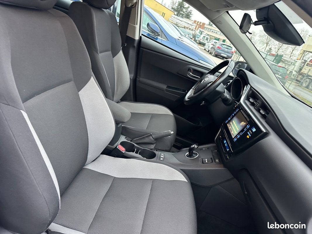 Toyota Auris TOURING HYB 136 TENDANCE